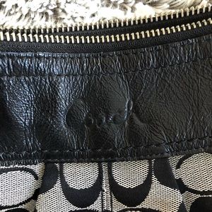 Selling this beautiful Coach purse! Very clean and roomy!